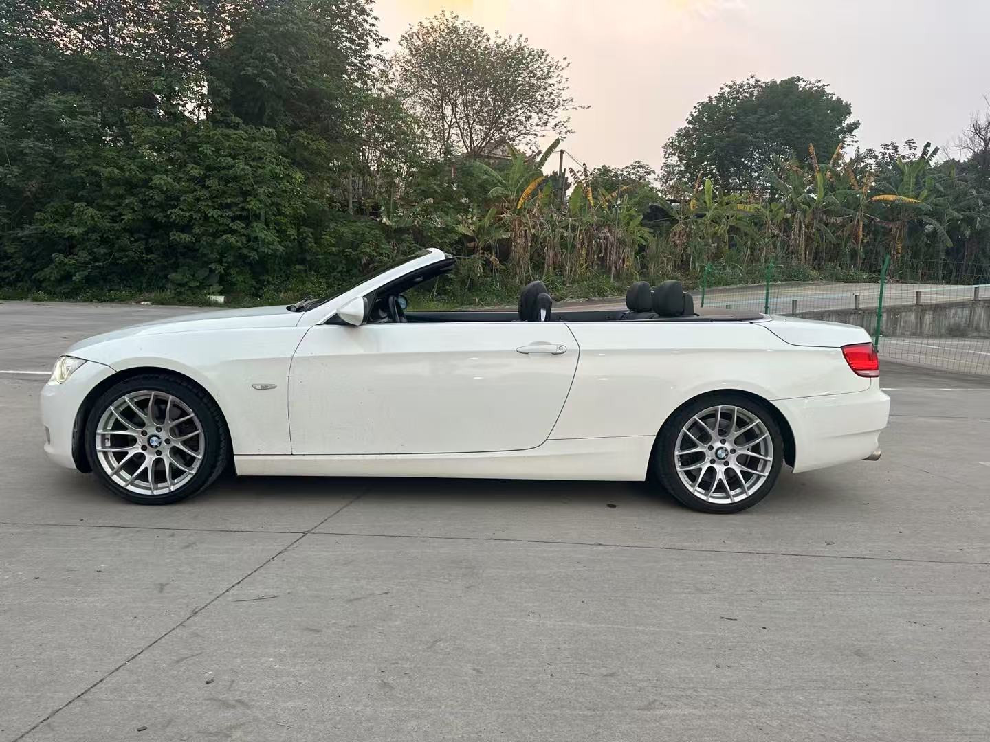 BMW 330i cabriolet hardtop boitier Automatique en Excellent état pour les été chauds