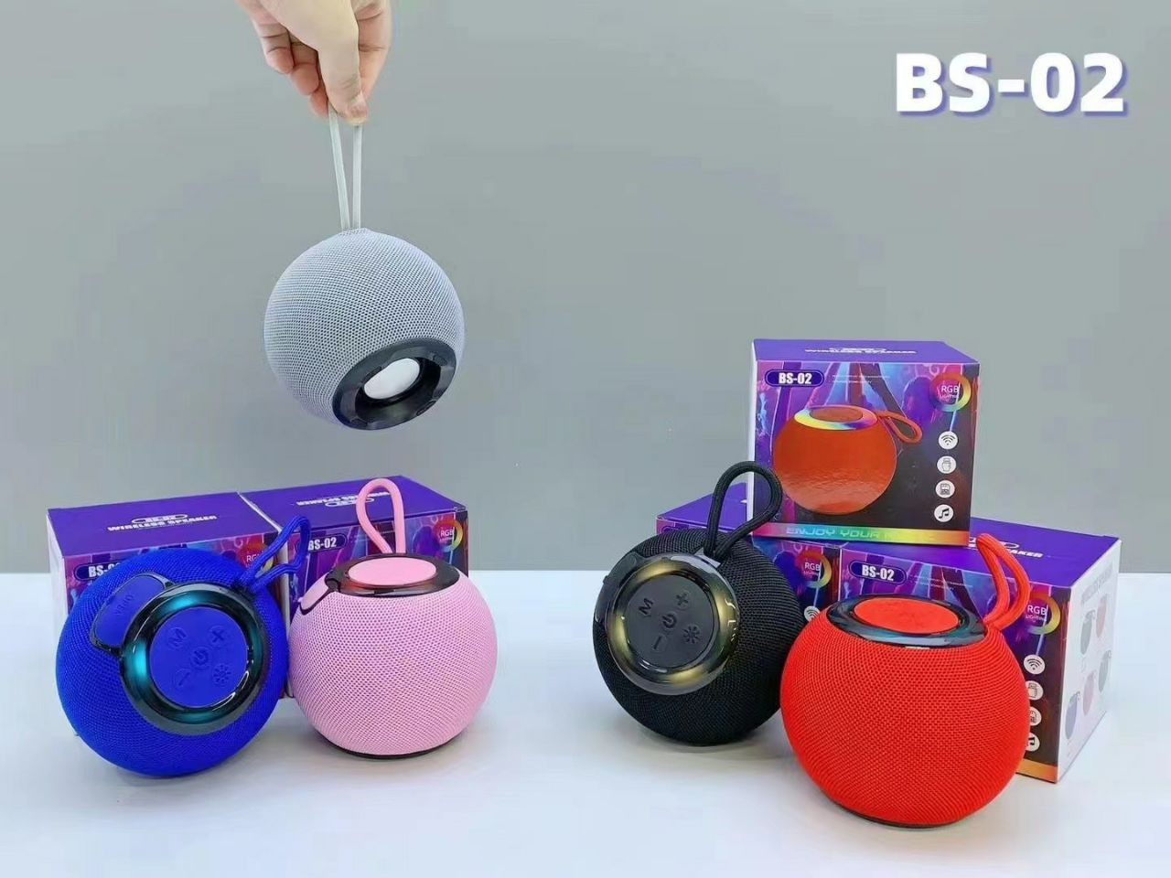 Haut-parleur Bluetooth sans fil modèle BS-02. C'est un mini haut-parleur portable conçu pour une utilisation en extérieur.