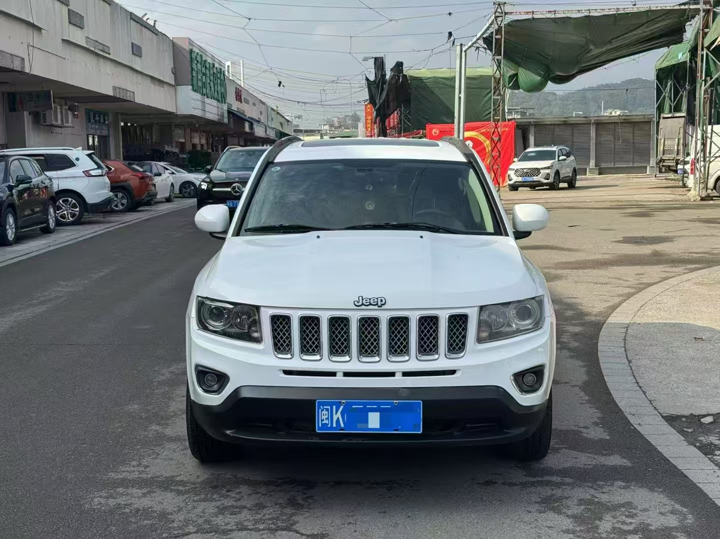 JEEP Compass année 2014, automatique 2.4 4WD configuration haute, toit ouvrant, navigation, image de recul, siège électrique en cuir