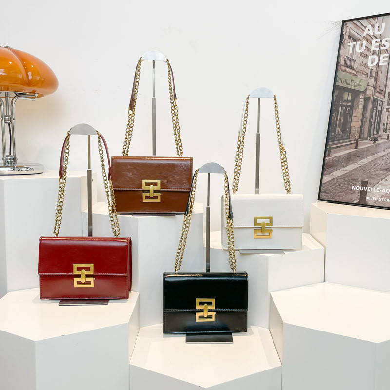 Petit sac texturé haut de gamme pour femmes 2025 Nouvelle chaîne polyvalente populaire Sac à bandoulière version coréenne à un petit sac carré