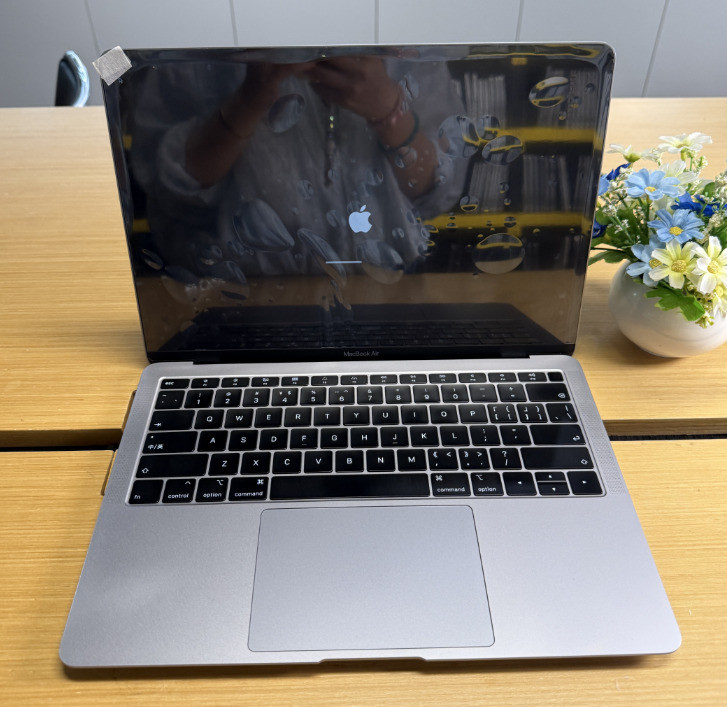 MacBook Air Apple 2019 13,3 pouces ordinateur portable d'occasion 95% Core i5 RAM 8G + disc dur SSD
